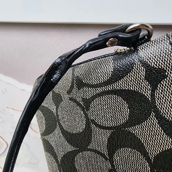 Coach Signature Peyton Wristlet - Picture 4 of 5